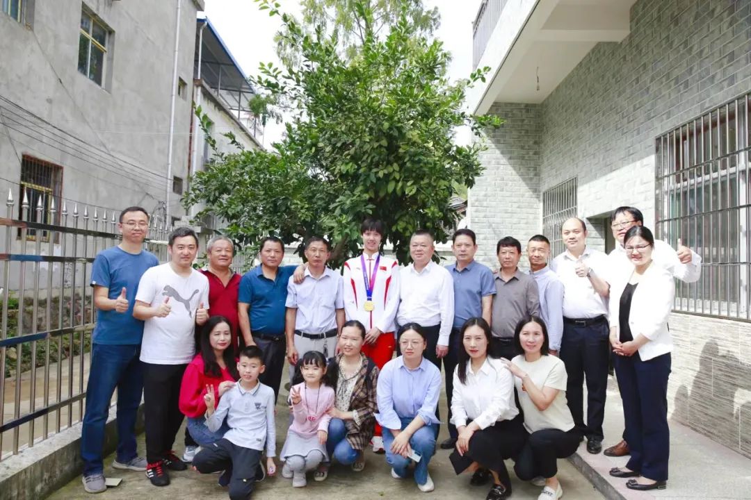 湖北游泳冠军_游泳名单黄冈亚运冠军是谁_黄冈亚运游泳冠军名单